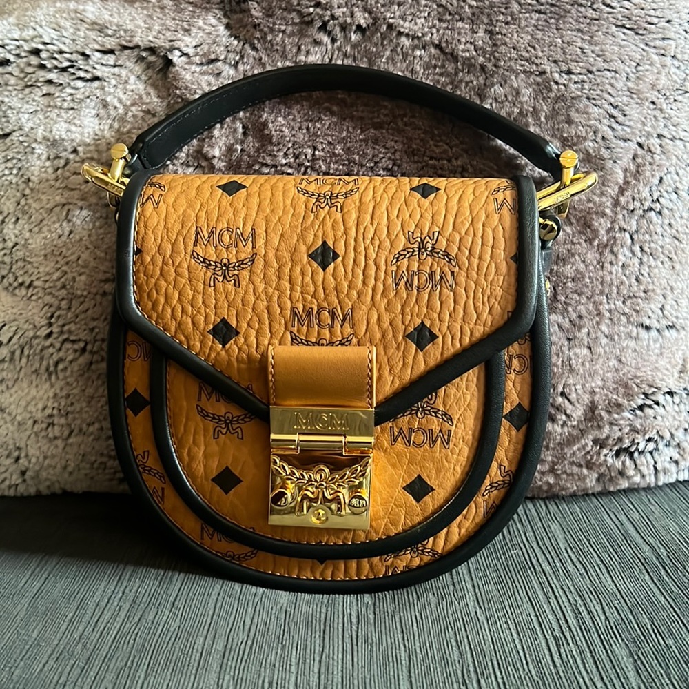 MCM Patricia Shoulder Bag in Visetos Cognac & Black